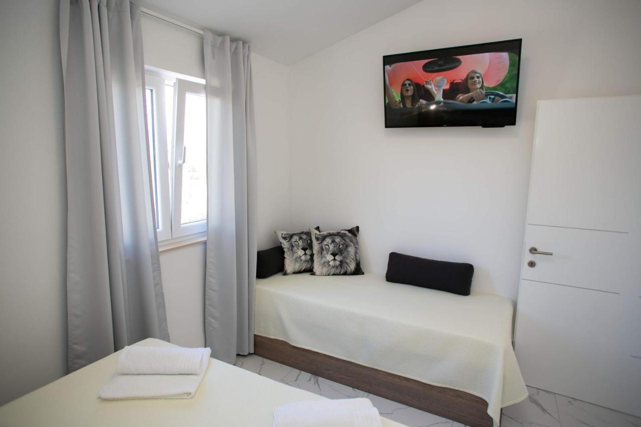 Apartments Sun Dance With Heated Pool Novalja Exterior foto